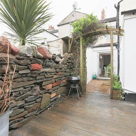 Spacious 4 Bedroom House- Walking Distance To City Centre & Great Backyard Cardiff Exterior photo