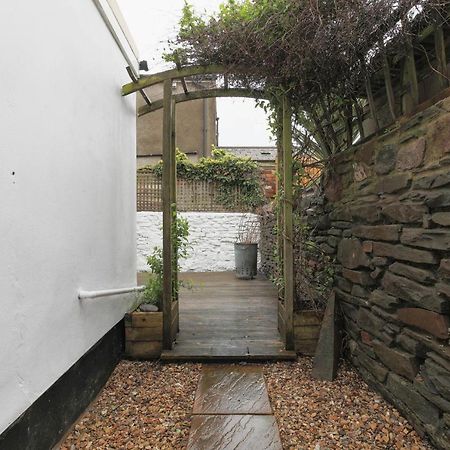 Spacious 4 Bedroom House- Walking Distance To City Centre & Great Backyard Cardiff Exterior photo