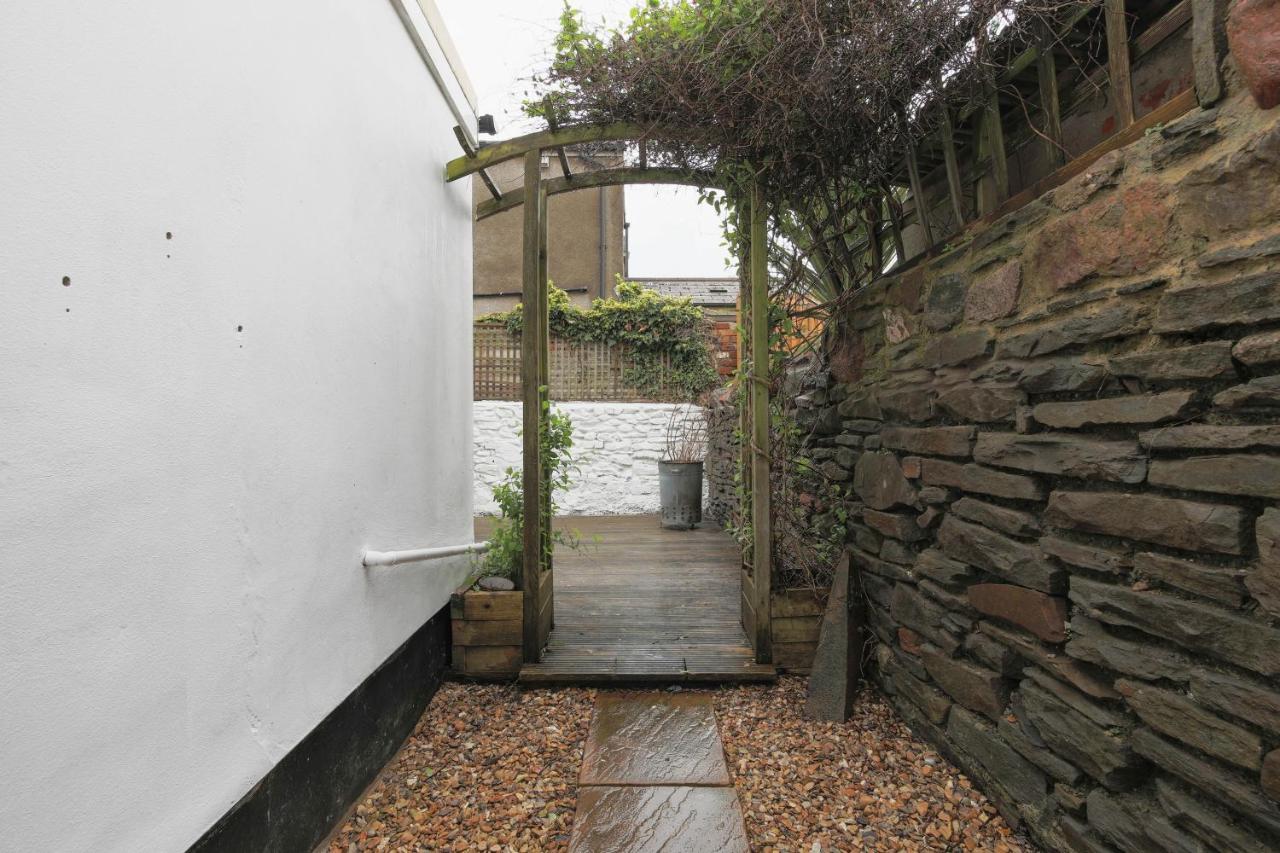 Spacious 4 Bedroom House- Walking Distance To City Centre & Great Backyard Cardiff Exterior photo