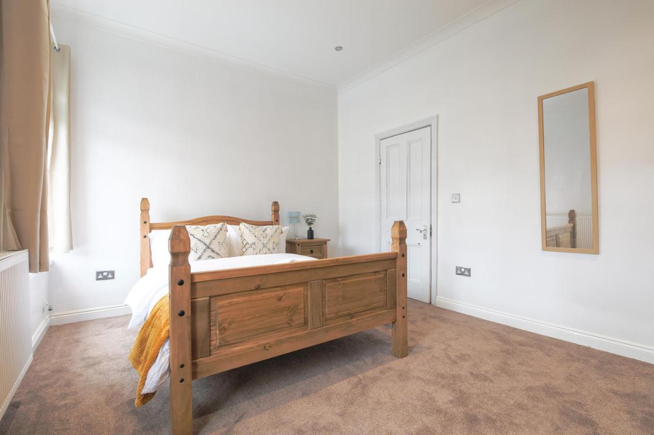 Spacious 4 Bedroom House- Walking Distance To City Centre & Great Backyard Cardiff Exterior photo