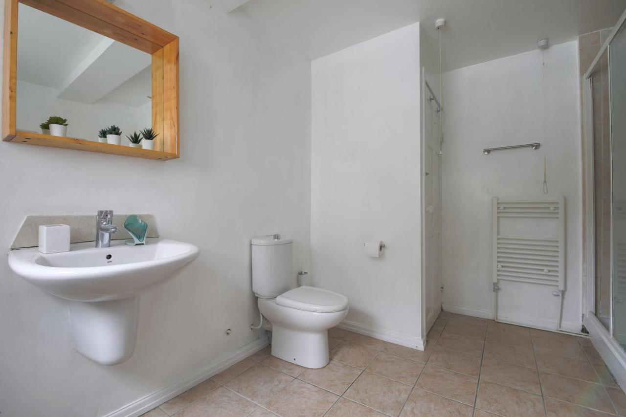 Spacious 4 Bedroom House- Walking Distance To City Centre & Great Backyard Cardiff Exterior photo