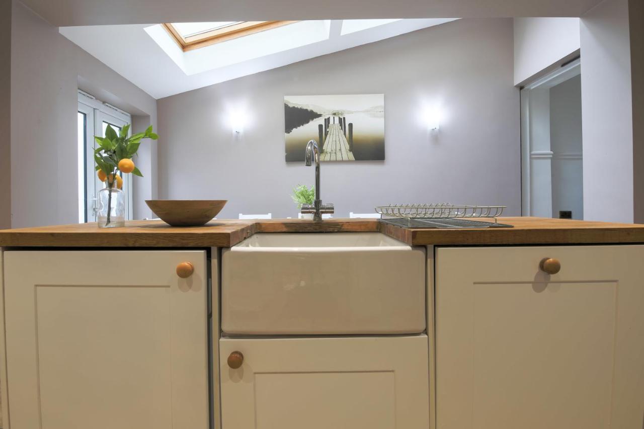 Spacious 4 Bedroom House- Walking Distance To City Centre & Great Backyard Cardiff Exterior photo