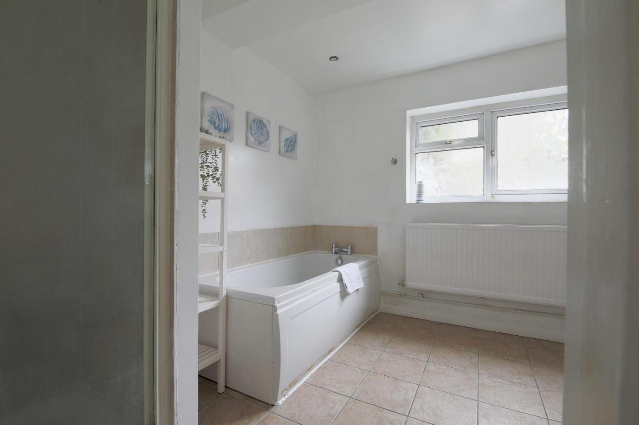 Spacious 4 Bedroom House- Walking Distance To City Centre & Great Backyard Cardiff Exterior photo
