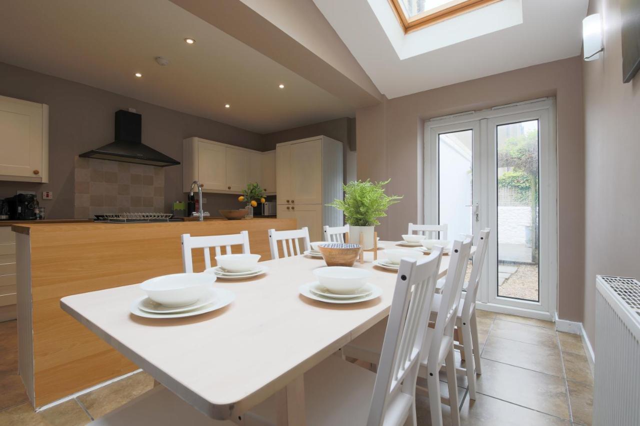 Spacious 4 Bedroom House- Walking Distance To City Centre & Great Backyard Cardiff Exterior photo