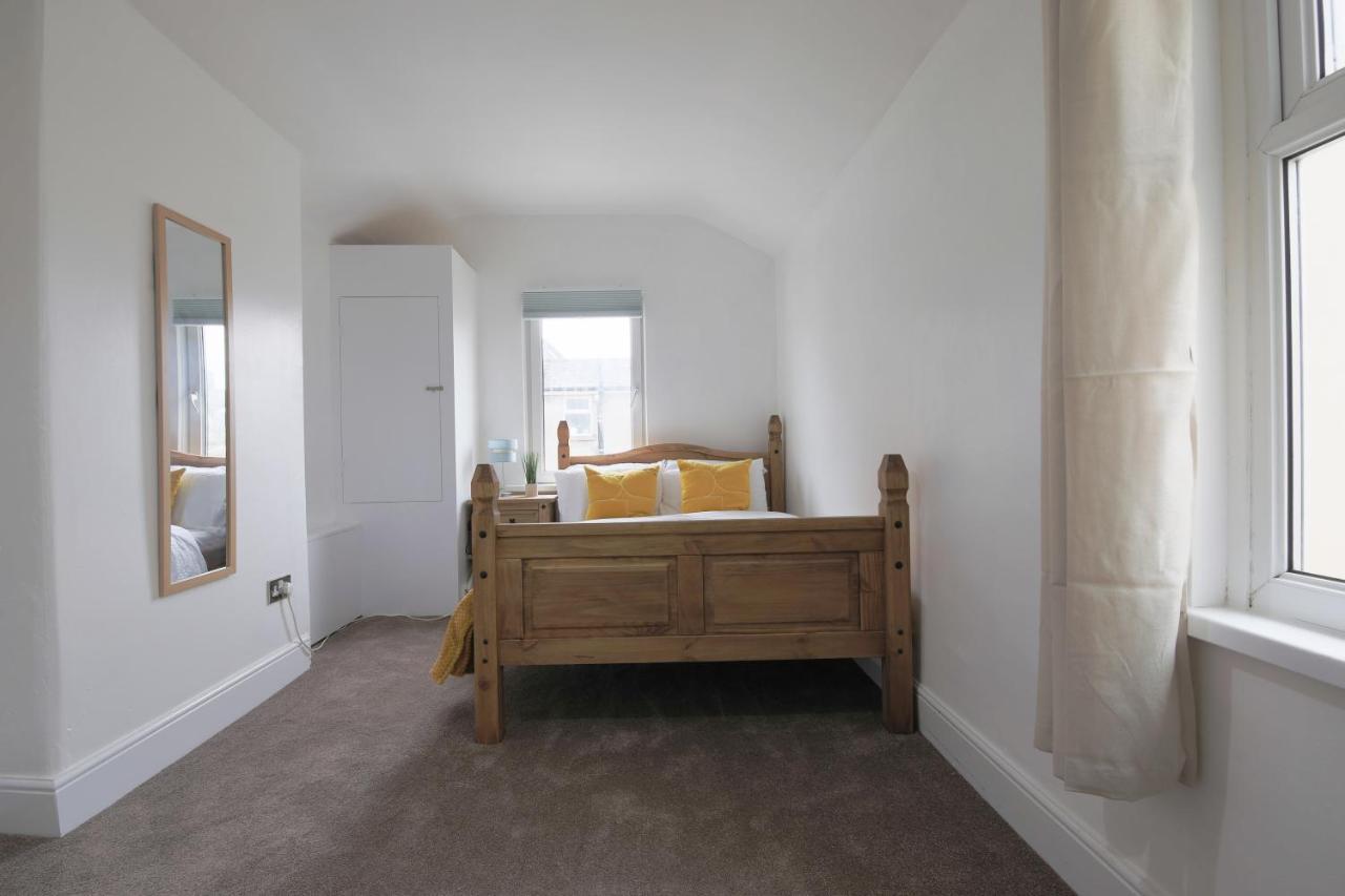 Spacious 4 Bedroom House- Walking Distance To City Centre & Great Backyard Cardiff Exterior photo
