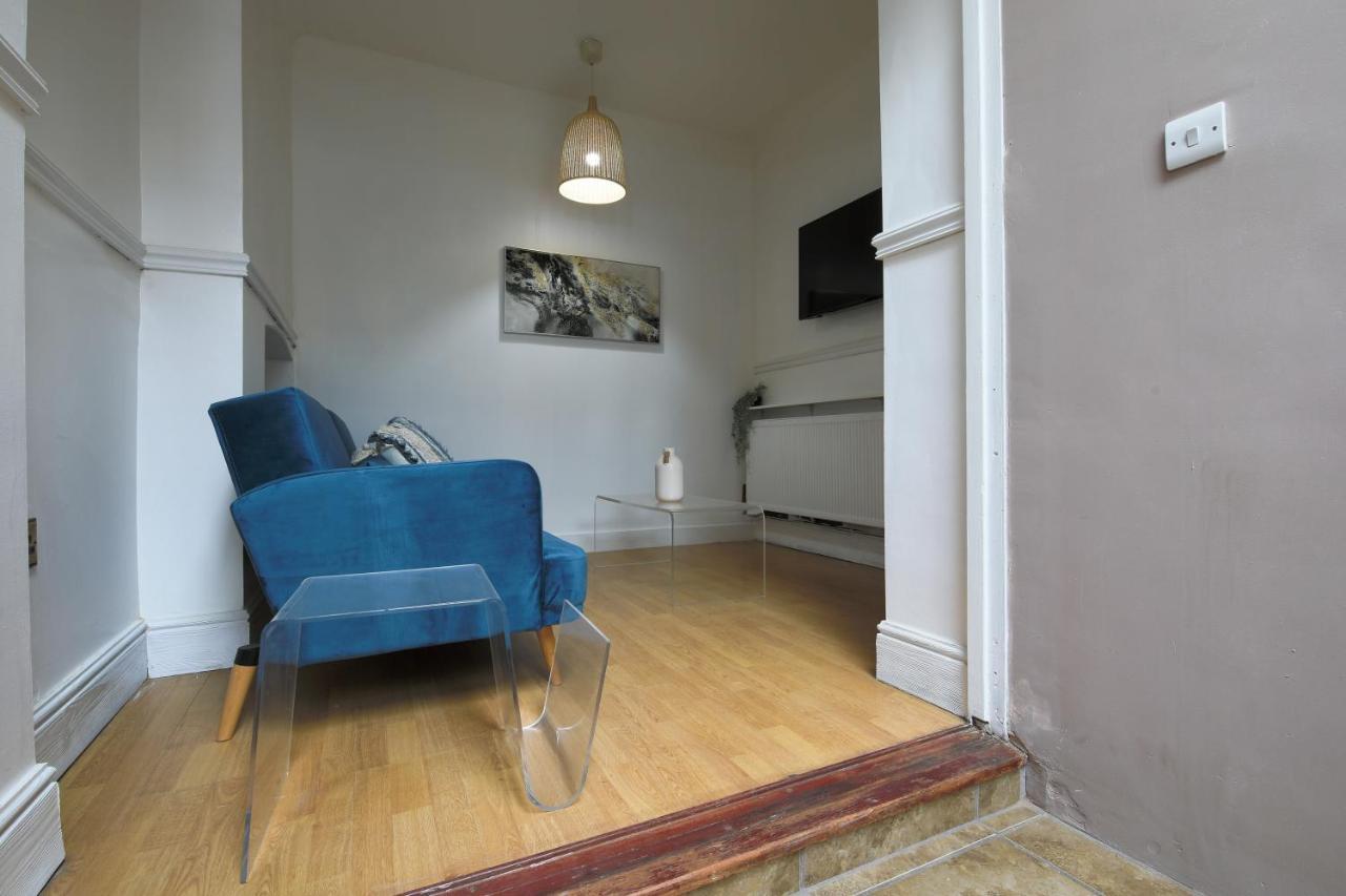Spacious 4 Bedroom House- Walking Distance To City Centre & Great Backyard Cardiff Exterior photo