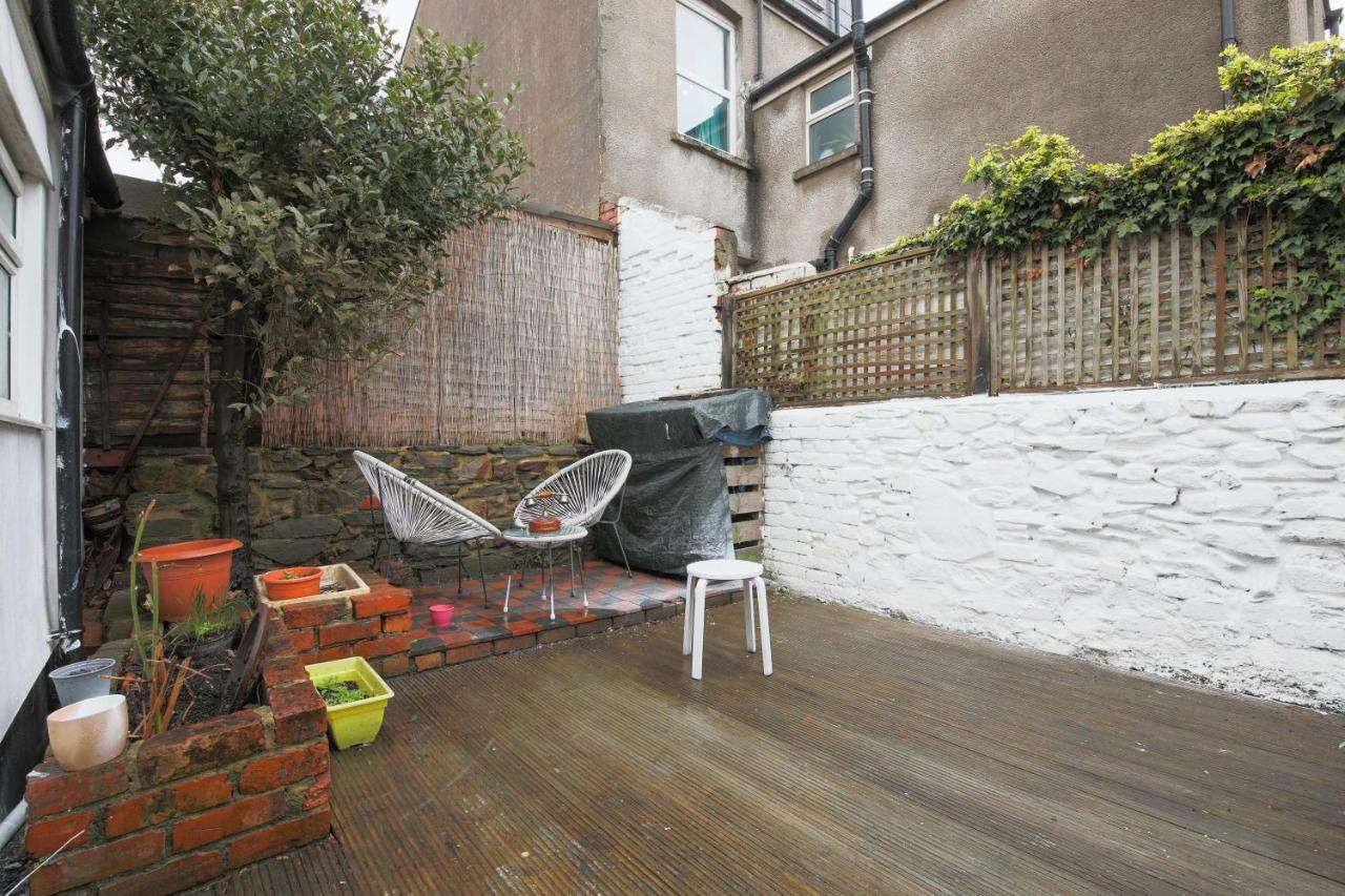Spacious 4 Bedroom House- Walking Distance To City Centre & Great Backyard Cardiff Exterior photo