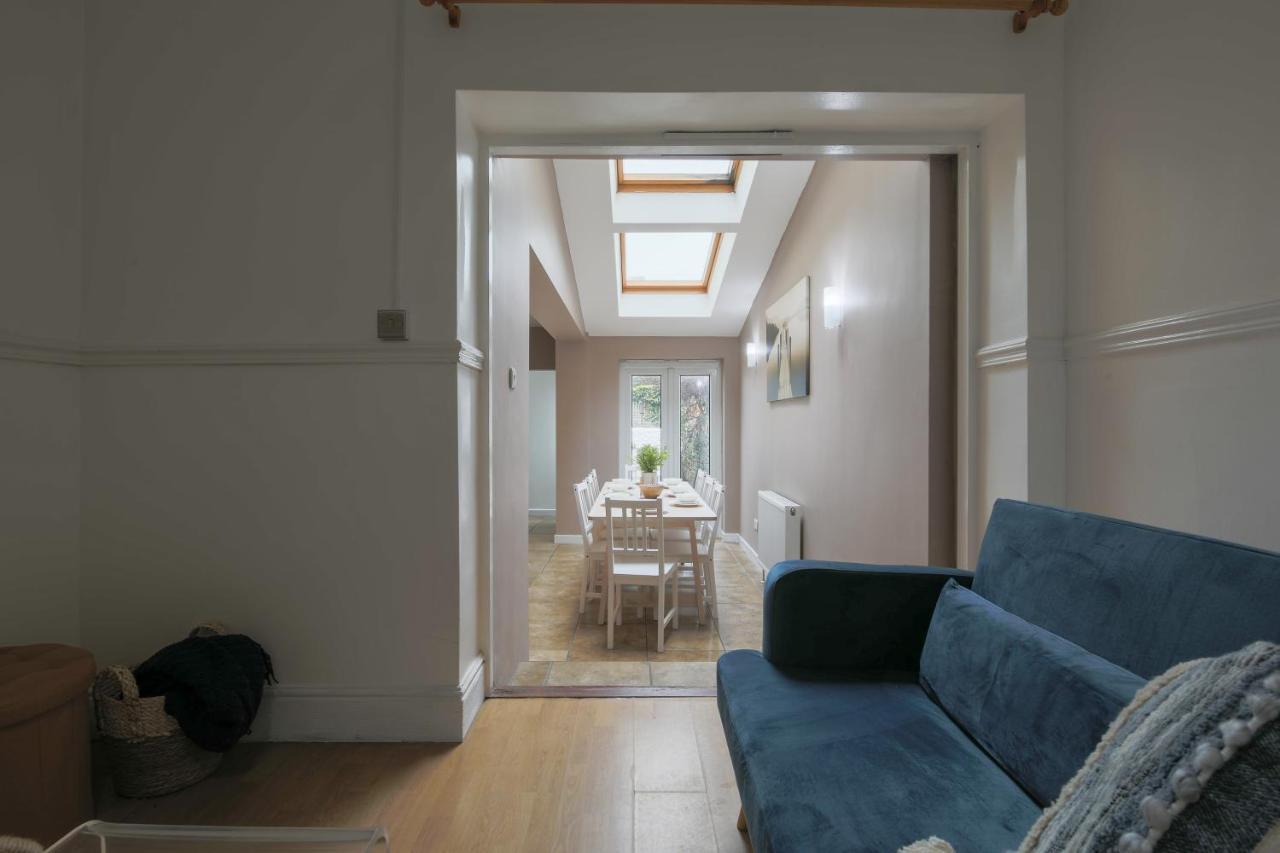 Spacious 4 Bedroom House- Walking Distance To City Centre & Great Backyard Cardiff Exterior photo