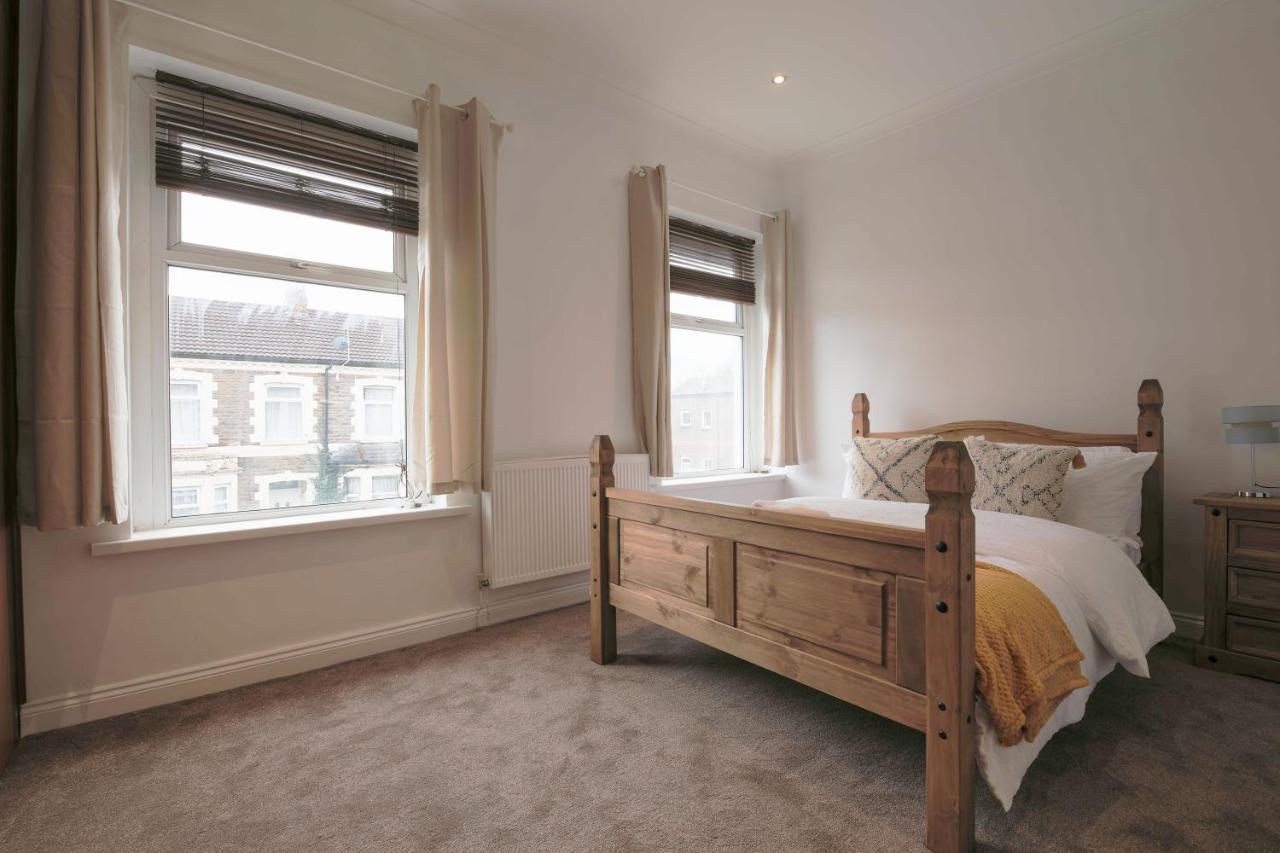 Spacious 4 Bedroom House- Walking Distance To City Centre & Great Backyard Cardiff Exterior photo