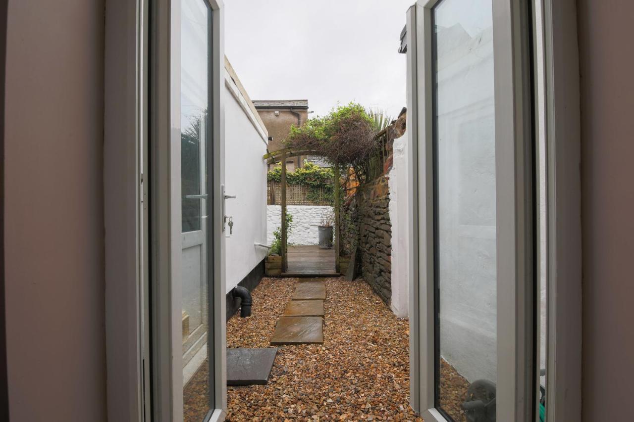 Spacious 4 Bedroom House- Walking Distance To City Centre & Great Backyard Cardiff Exterior photo