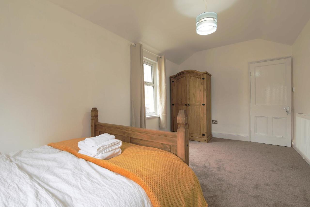 Spacious 4 Bedroom House- Walking Distance To City Centre & Great Backyard Cardiff Exterior photo